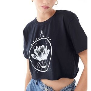 NWT Urban Outfitters Lotus Cropped Tee